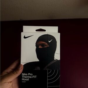 Nike Pro Therma-FIT Hood